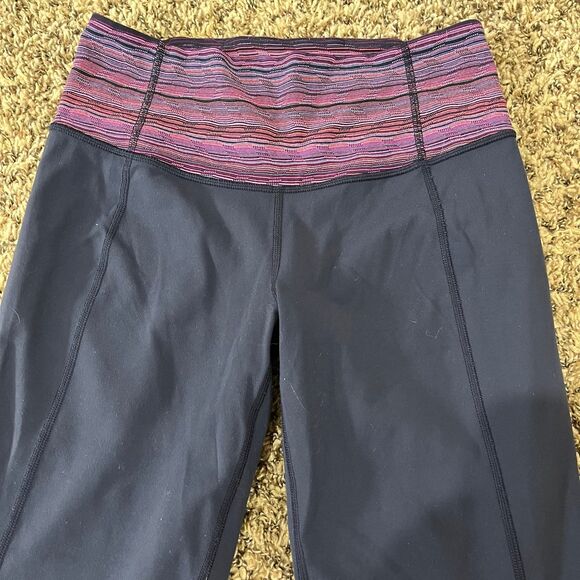 Lululemon Gather & Crow Crop II Navy Capris size 6 - Picture 2 of 4